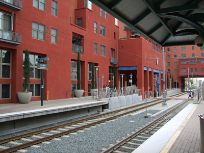 A transit-oriented development in Pasadena, California. Credit: www.pedbikeimages.org/ Barbara Gossett.